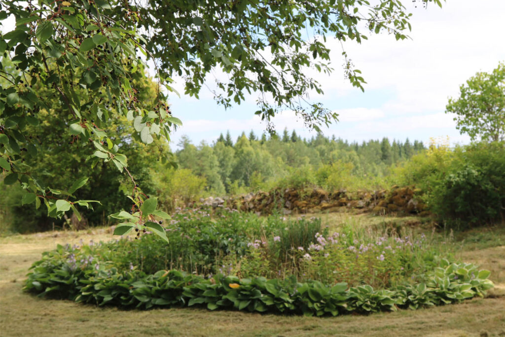 Ødegården serie Staudebedet 1920x1280pxl
